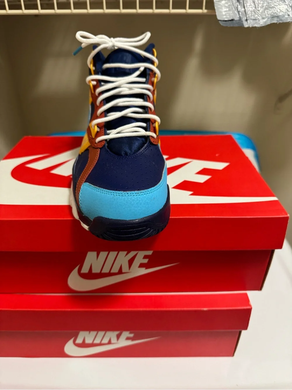 Nike Colorblock Sneaker in Navy, Light Blue & Brown